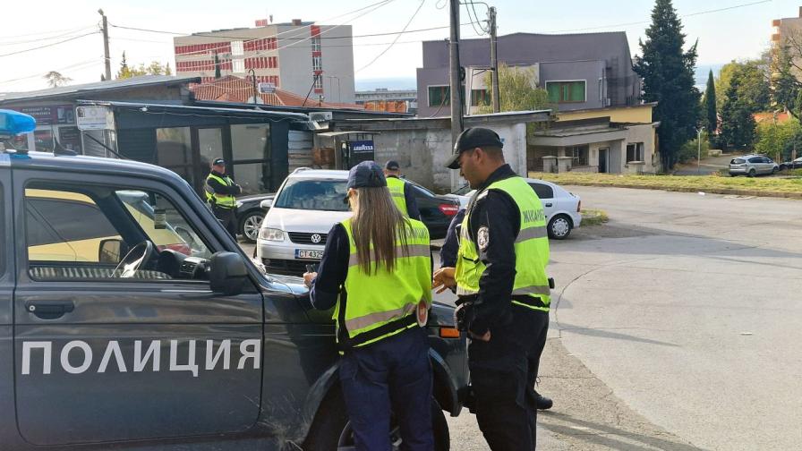 Мащабна акция в Старозагорско: 13 задържани и 7 издирвани при полицейска операция