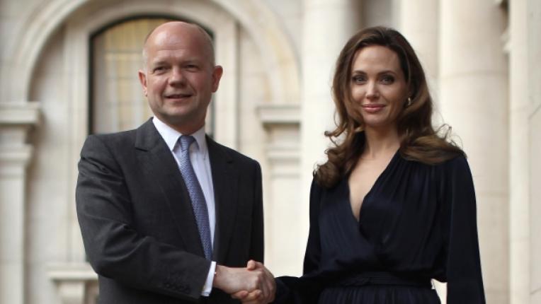 Анджелина Джоли посланик на добра воля бежанци Африка Уилям Хейг