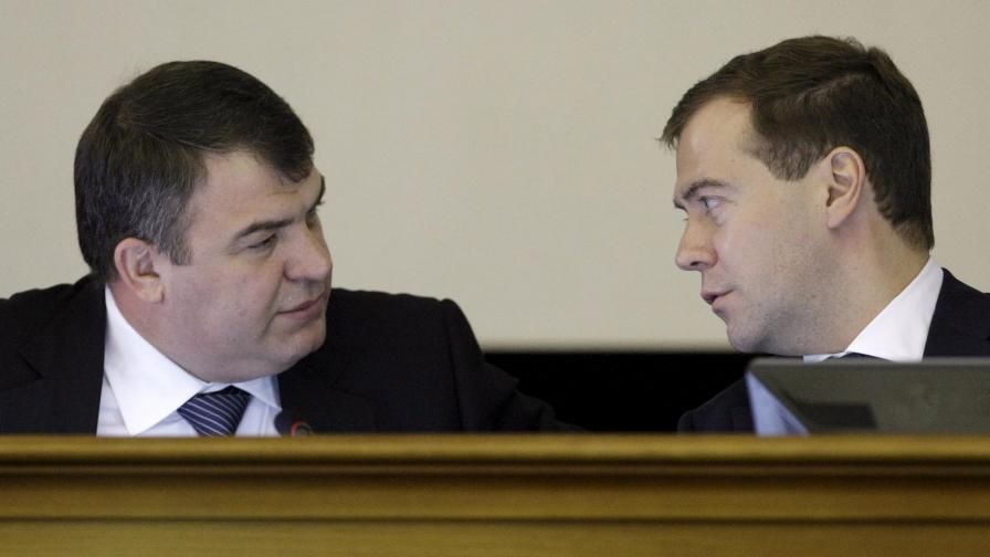 Президентът Медведев и военният министър Анатолий Сердюков