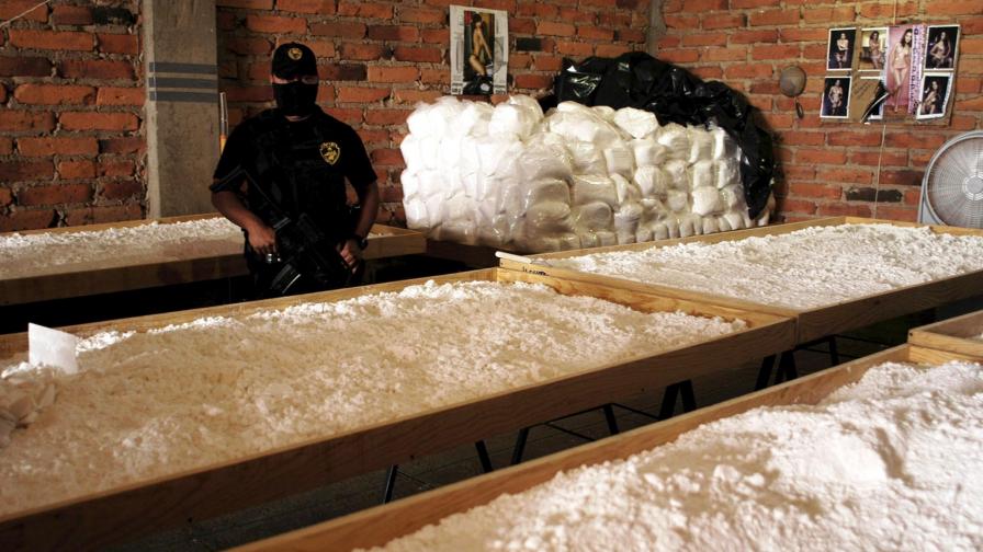 Мексико: По 2 млн. долара за главата на наркобос