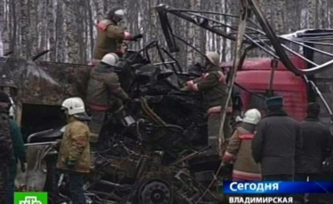 Тежка катастрофа на камион и автобус в Русия 