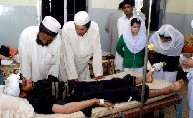 Десетки загинали при атентат срещу джамия в Пакистан