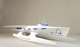 Катамаран на слънчева енергия обикаля света