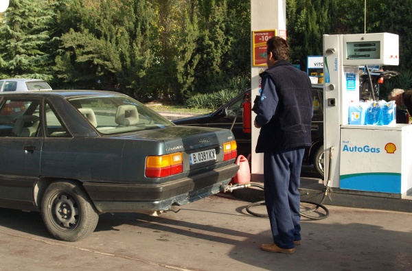 Бензините поскъпват с 3,5-4%