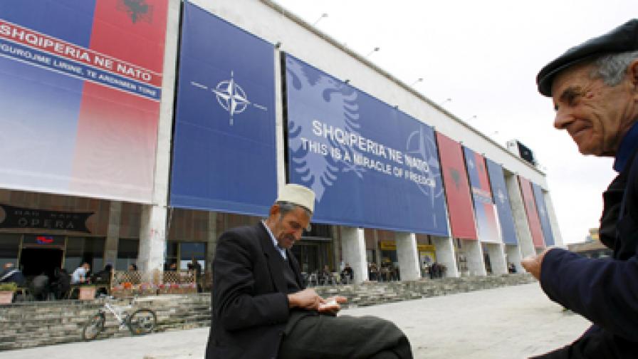Ентусиазмът на албанските власти от приемането в НАТО бе очевиден