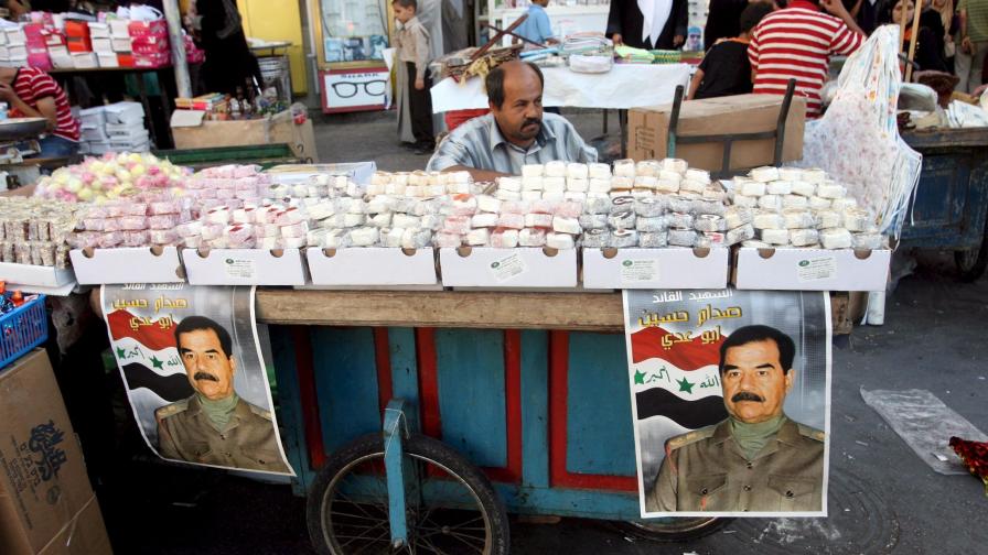 Саддам е добра реклама - дори за стока като локума, според този местен продавач.