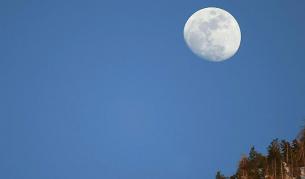 Обвиниха Луната за трусовете под 4 по Рихтер