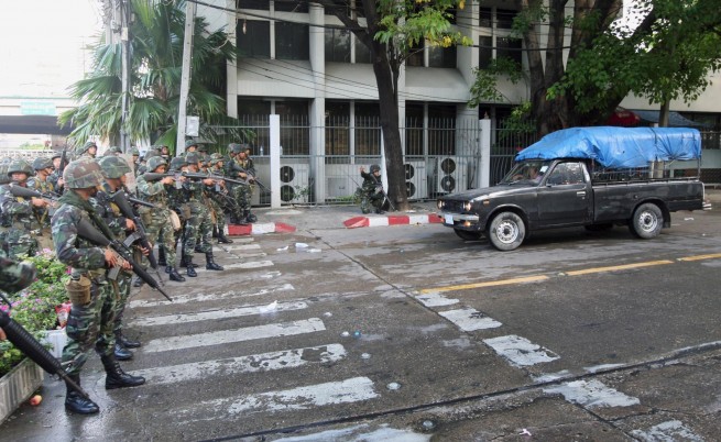 Сблъсъци в Тайланд между полиция и антиправителствени демонстранти