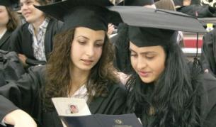 ЕК дърпа ушите на Люксембург за непризнаване на българските дипломи