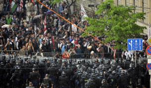 След като последиците от световната икономическа криза удариха Европа, в много от бившите комунистически страни последваха серия протести като този в Унгария в средата на април