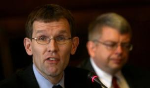 Бас Бакер (вляво)