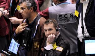 Тази снимка е направена в Нюйоркската стокова борса на 20 ноември 2008 г., когато цената на петрола падна до 49,75 долара за барел