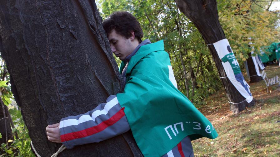 През 2007 г. еколози стартираха кампанията "Не го давам", посветена на борбата срещу изсичането на българските гори.