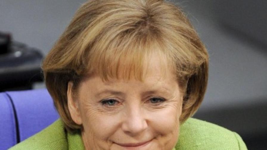 Меркел критикува мерките на централните банки срещу кризата