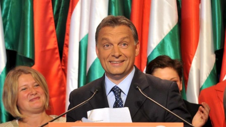Виктор Орбан обявява голямата победа на опозиционния десен съюз ФИДЕС на изборите в Унгария