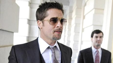 Брад Пит се оказва особено ефективен в борбата на омската