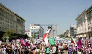 Хиляди протестираха пред Министерския съвет