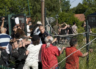 Демонстранти нападнаха иранското посолство в Стокхолм