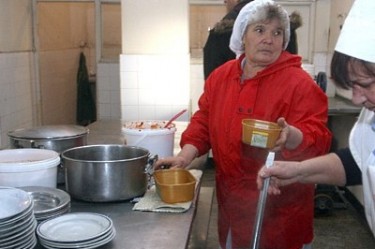 Затвориха ресторант в детски лагер заради хранително отравяне