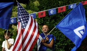 Привърженици на управляващата Демократическа партия ликуваха в неделя, но не им достигат гласове