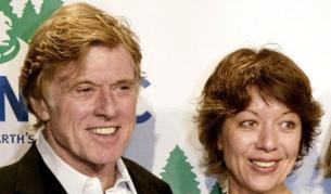 Редфорд и любимата му през 2004 г.