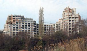 И въпреки всичко продължава строителството на огромни хотели дори на едно от най-активните свлачища - в местност Кабакум край Варна