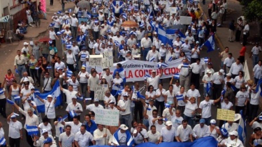 Нов обрат на кризата в Хондурас