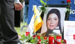 Поклонение пред Неда Ага Солтан, която се превърна в икона на протестите в Иран