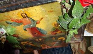 Днес Христос се явява в небесна слава