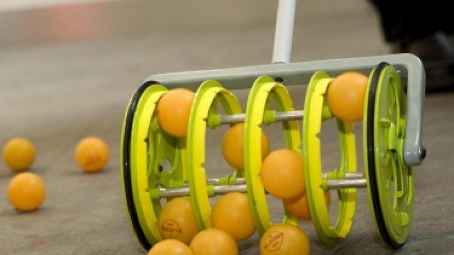 Приспособление за събиране на топчета за тенис на маса, изобретено в Китай