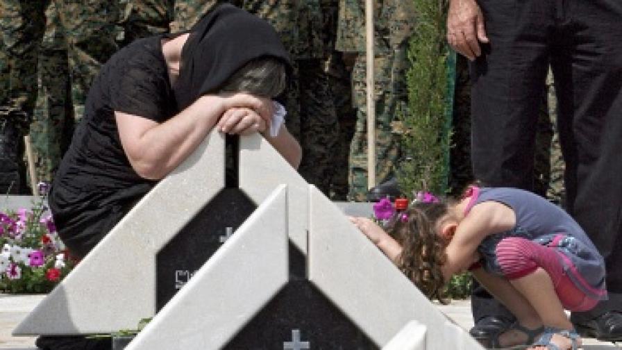 Година след вайната между Русия и Грузия обикновените хора правят равносметка на гробовете на синовете си