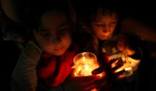 Кибератаката по социалните мрежи предшестваше годишнината от конфликта между Грузия и Русия, отбелязана в град Гори със запалени свещи.