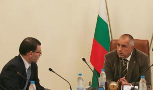 Бойко Борисов разчита на своя заместник, финансовия министър Симеон Дянков за запълването на дупките в бюджета