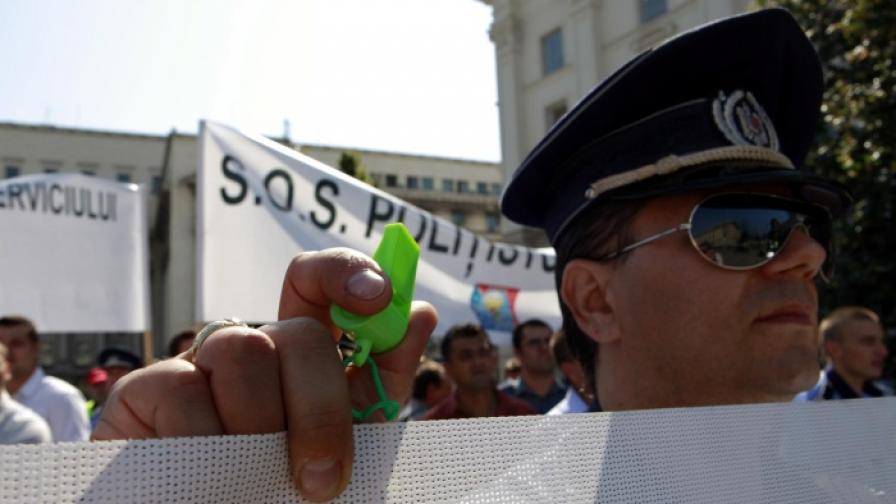 На румънските полицаи страхотно им писна