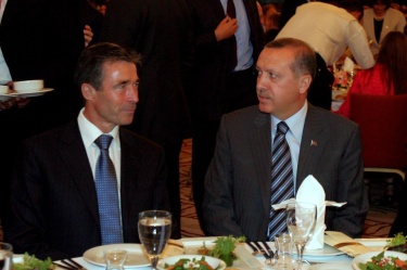 Расмусен в Турция, изрази уважение към исляма 