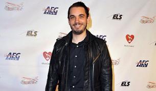 Ди джей Ей Ем, февруари 2009 г.