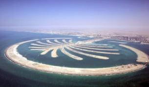 Един от изкуствените острови по крайбрежието на Дубай