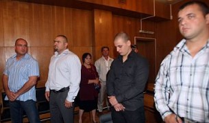 Обвиняемите пред съда, вляво са Пламен Галев и Ангел Христов