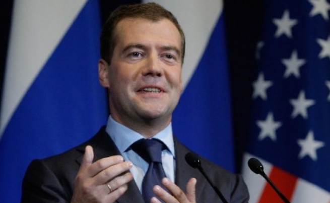 Медведев потвърди възможността за санкции срещу Иран