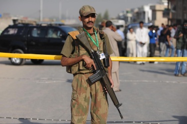 Самоубийствен атентат срещу военен обект в Пакистан