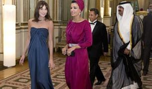 Карла Бруни заедно със съпругата на емира на Катар