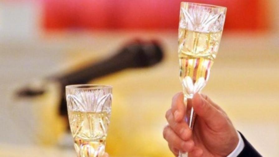 Състезание по надпиване с шампанско в Русия (видео)