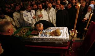 В Белград започна поклонение пред тленните останки на сръбския патриарх Павле