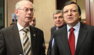 Председателят на ЕК Жозе Барозу (вдясно) със сочения за един от фаворитите за председател на Европейския съвет ("президент на ЕС") Херман ван Ромпуй