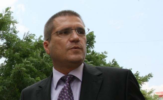 Прокурори обвиняват бившия военен министър Цонев