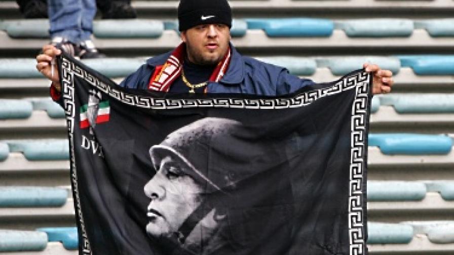 Мусолини все още има поклонници, особено сред футболните фенове в Италия