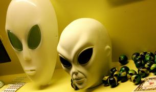 "Дейли телеграф": В БАН общуват с извънземни