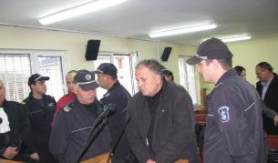 Директорът Светослав Дайов в съда.