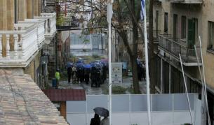 Стена и буферна зона разделят търговската улица "Ледра" в Никозия от 1974 г.