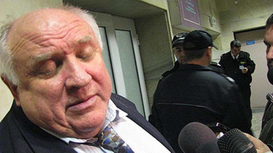 Известният адвокат Марковски се появи изненадващо на заседанието на съда и пое защитата на Хамди